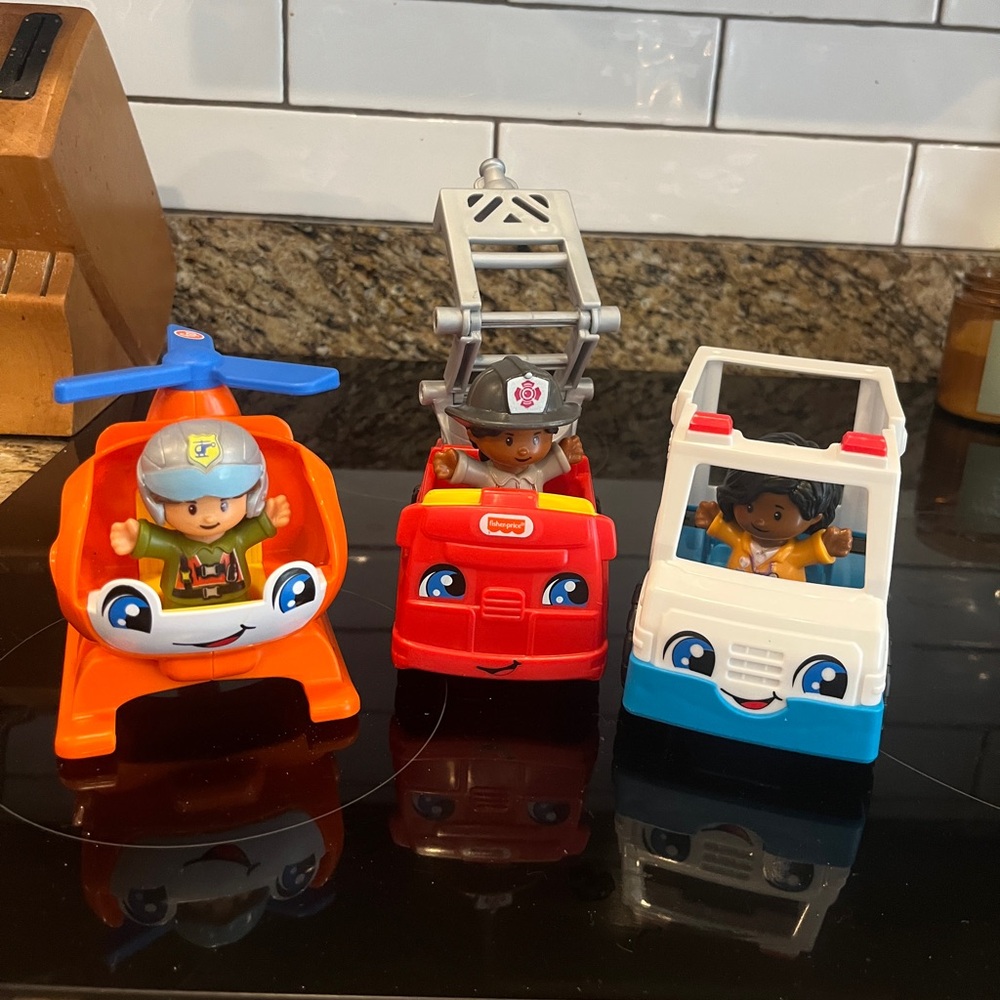 (3) Fisher Price Little People Emergency Vehichles